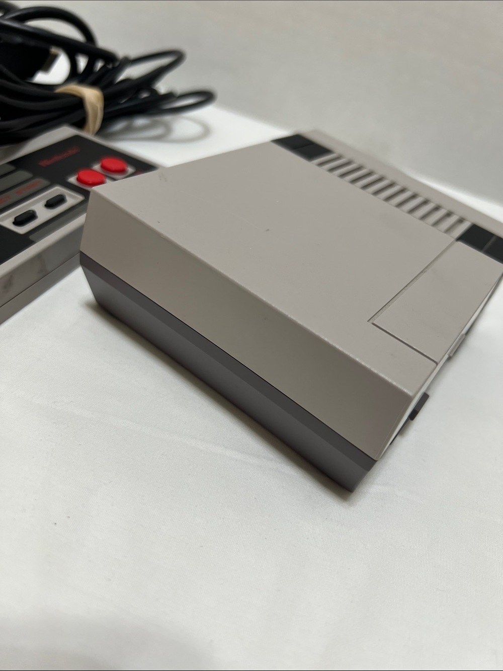 Nintendo NES Classic Mini Entertainment System - Picture 5 of 16